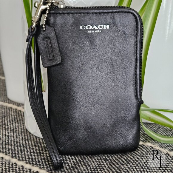 Coach Legacy Cellphone Wristlet β Black Leather - Picture 2 of 12
